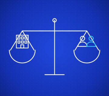 مسك الدفاتر بالتعهيد مقابل محاسب داخلي — Outsourced bookkeeping versus an in-house accountant in Saudi Arabia