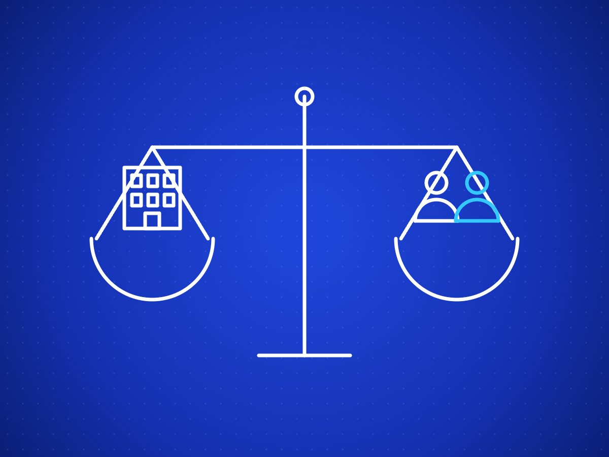 مسك الدفاتر بالتعهيد مقابل محاسب داخلي — Outsourced bookkeeping versus an in-house accountant in Saudi Arabia